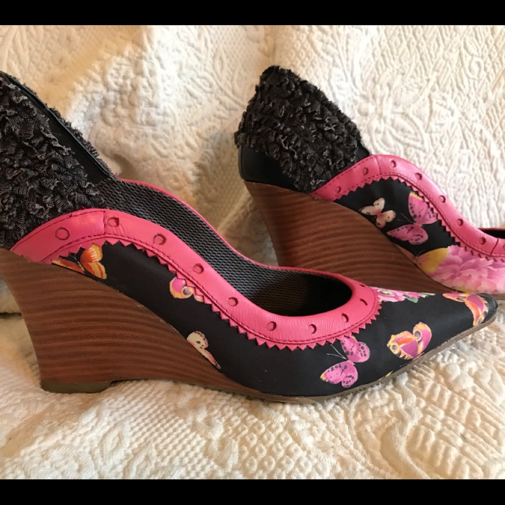 M by morenatom butterfly floral Pump size 8.5